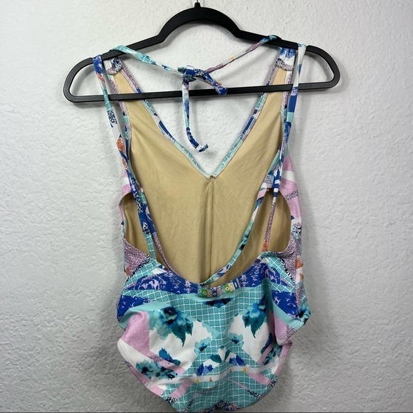 Paper Sails Swim V Neckline Open Back One Piece Swimsuit - Picture 5 of 9